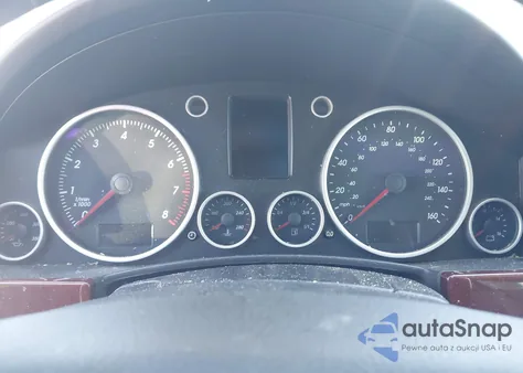 2005 Volkswagen Touareg V8 z USA, uszkodzony, nr VIN WVGZM77L15D023190